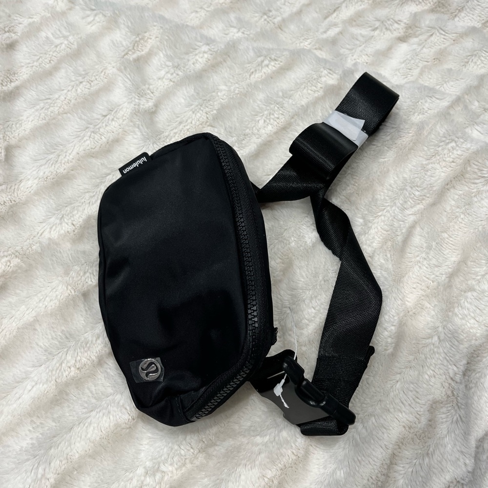 Lululemon Everywhere Belt Bag